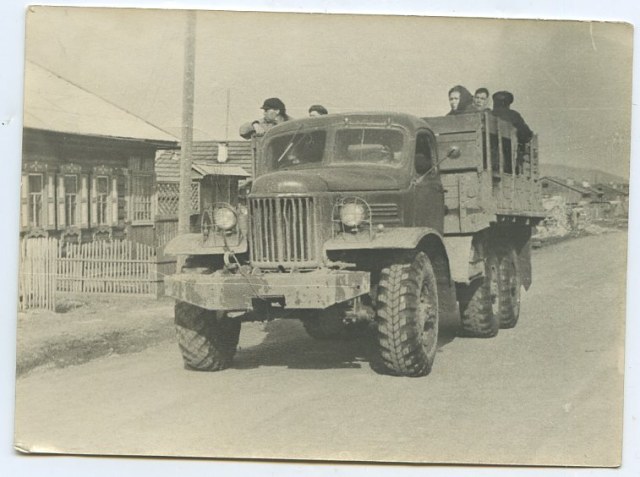 Грузовик ЗИЛ - 157.jpg